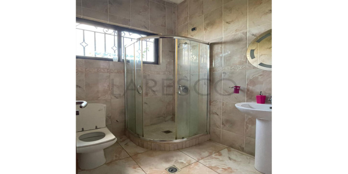 Yaoundé, Bastos, 5 Chambres Chambres, ,5 Salle de bainSalle de bain,Villa,A Louer,1184