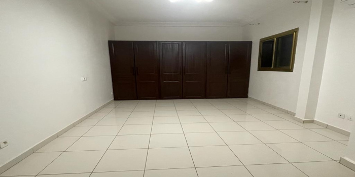 Yaoundé, Bastos, 3 Chambres Chambres, ,3 Salle de bainSalle de bain,Appartement,A Louer,1200
