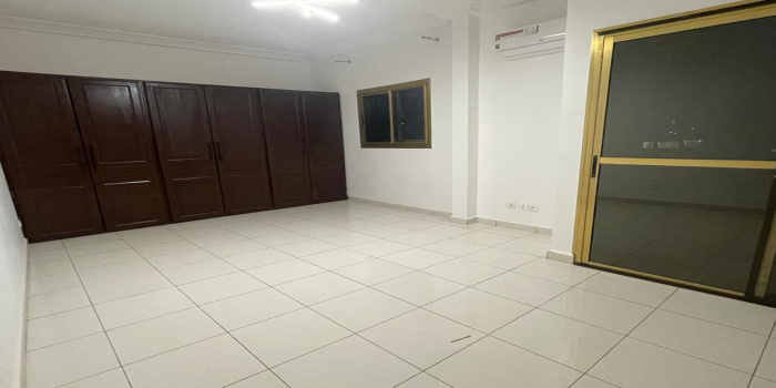 Yaoundé, Bastos, 3 Chambres Chambres, ,3 Salle de bainSalle de bain,Appartement,A Louer,1200