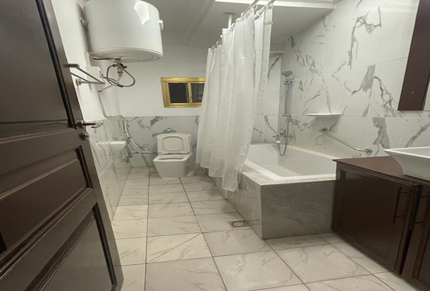 Yaoundé, Bastos, 3 Chambres Chambres, ,3 Salle de bainSalle de bain,Appartement,A Louer,1200