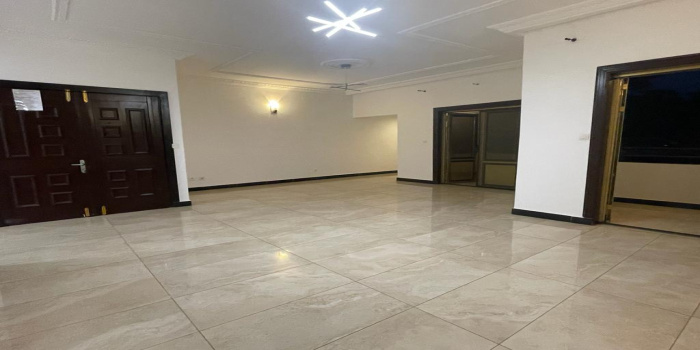 Yaoundé, Bastos, 3 Chambres Chambres, ,3 Salle de bainSalle de bain,Appartement,A Louer,1200