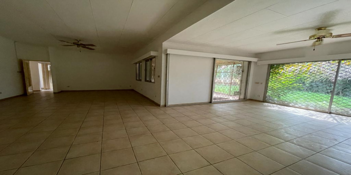 Yaoundé, Bastos, 3 Chambres Chambres, ,3 Salle de bainSalle de bain,Appartement,A Louer,1250