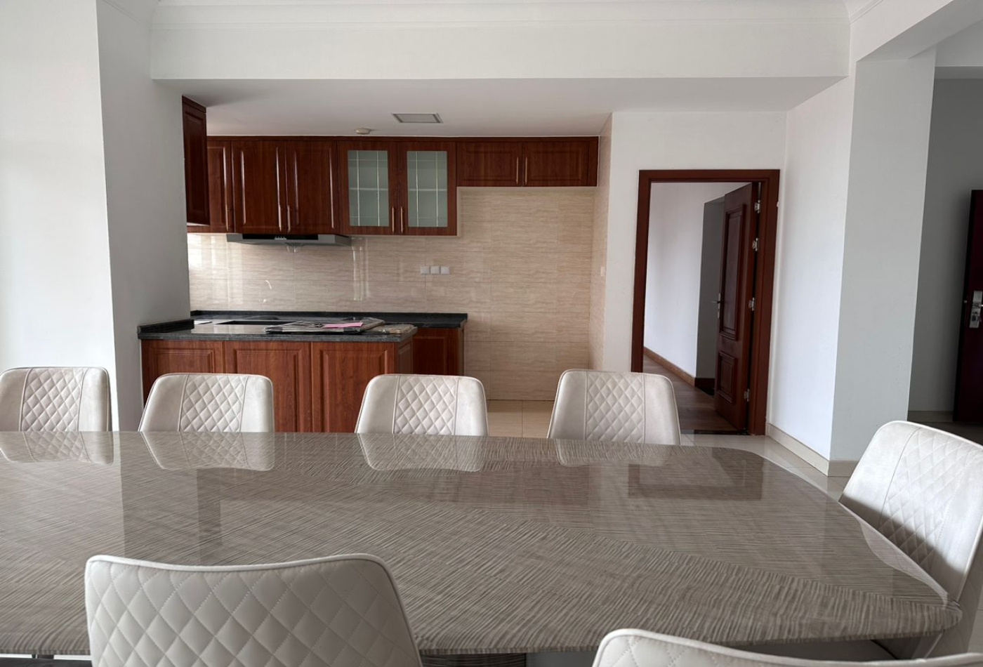 Yaoundé, Centre ville, 3 Chambres Chambres, ,3 Salle de bainSalle de bain,Appartement,Vacation Rental,8,1349