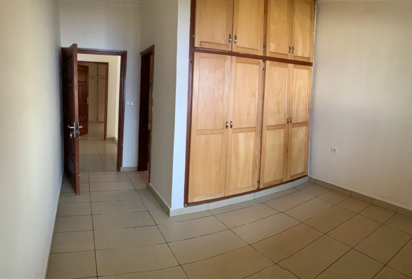 Yaoundé, Bastos, 3 Chambres Chambres, ,3 Salle de bainSalle de bain,Villa,A Louer,1364