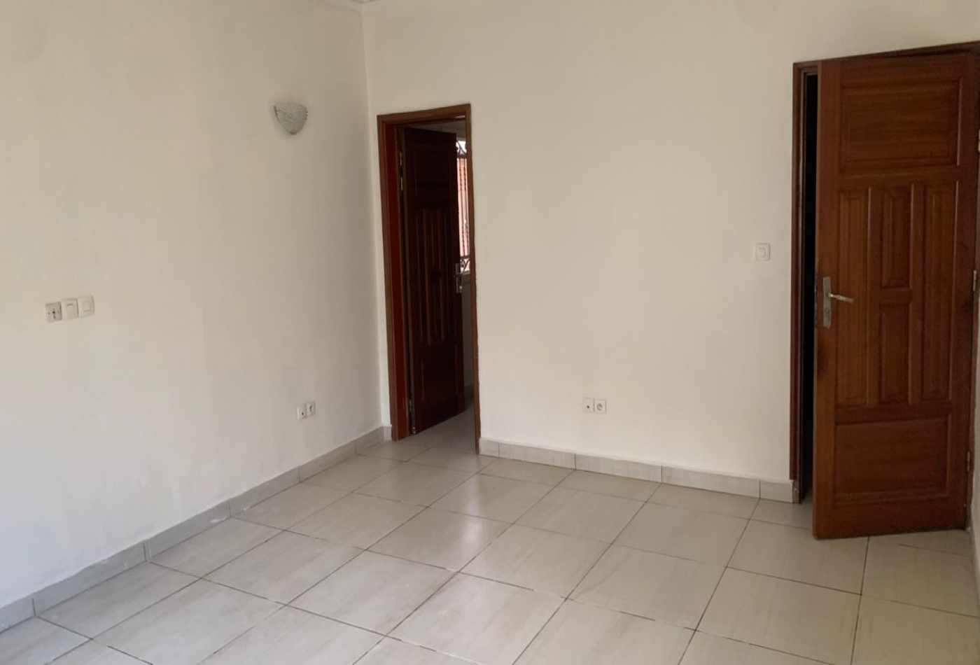 Yaoundé, Bastos, 3 Chambres Chambres, ,3 Salle de bainSalle de bain,Villa,A Louer,1364