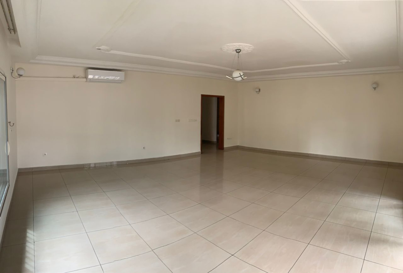 Yaoundé, Bastos, 3 Chambres Chambres, ,3 Salle de bainSalle de bain,Villa,A Louer,1364